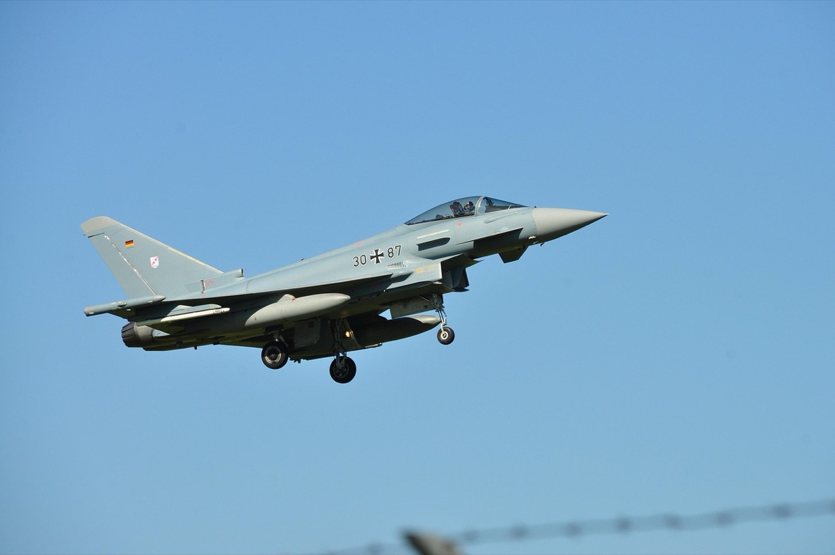 partes de avião militar indonesianas