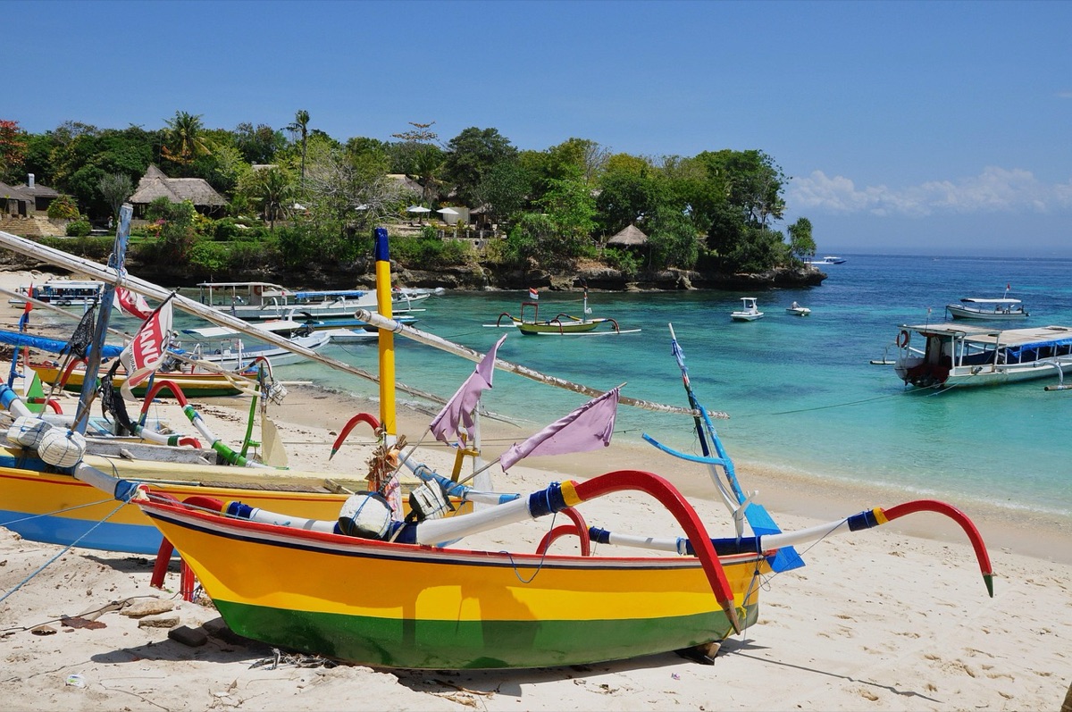 turista straniero in spiaggia di Bali