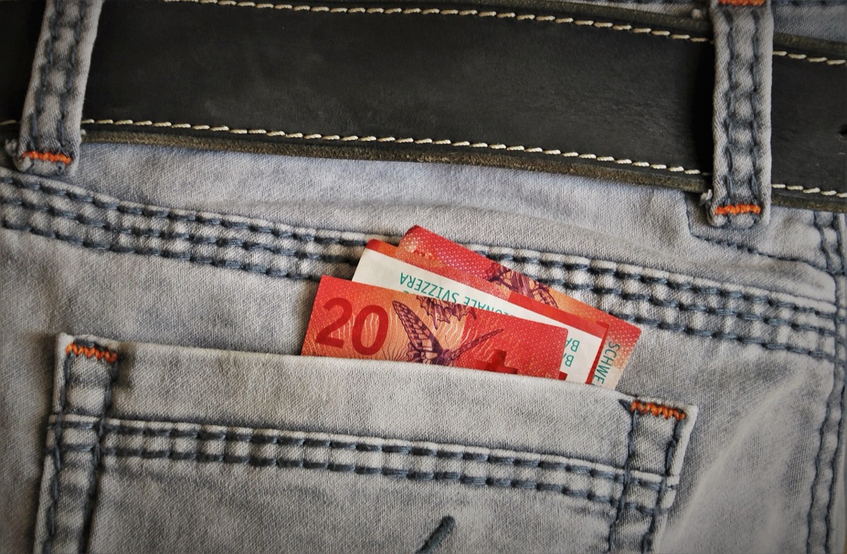 nota rupiah antiga no caixa de safe