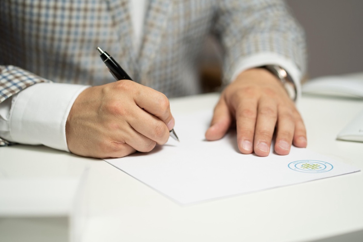 Gouvernementskantoor met documenten